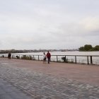 Promenada de pe malul râului Garonne