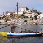 Una din bărcile care transportau pe vremuri vinul de Porto