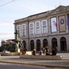 Fonte dos Leões - în fața universității