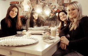 Februarie 2012 Februarie 2012 - Cafea și cupcakes cu prietenele mele cele mai apropiate din Olanda (două lipsesc din poză)
