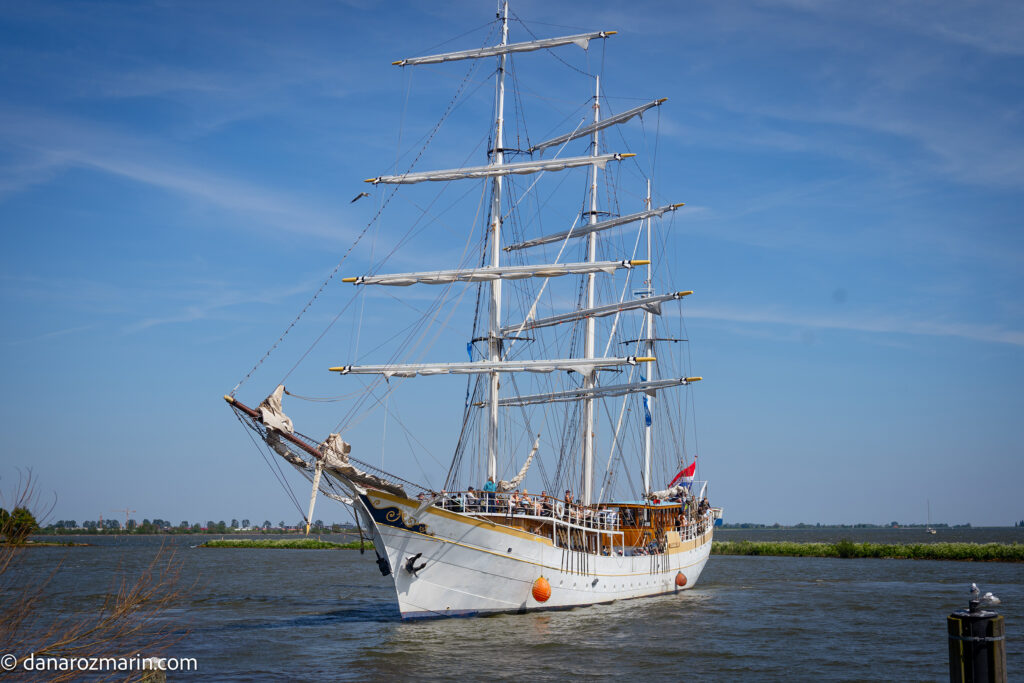 Corabie in portul din Hoorn